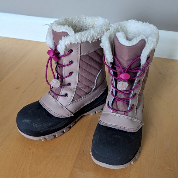 All In Motion Skylar Lace-Up Thermolite Faux Fur Winter Boots Blush Girls Size 2 - Picture 2 of 6